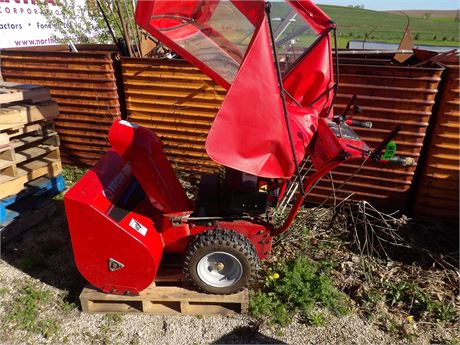 TROY BILT SNOW BLOWER ( NOT RUNNING )