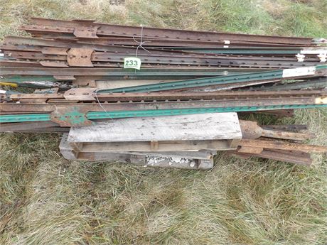 ASSORTMENT OF STEEL POSTS