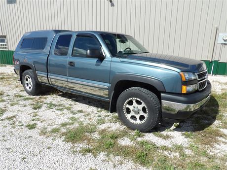 2006 CHEVROLET 4x4 PICKUP TRUCK ( W/ TITLE ) SHOWING 169,582 MILES