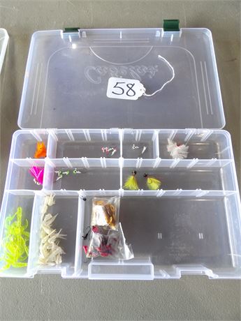 PLASTIC ORGANIZER W / FISHING LURES
