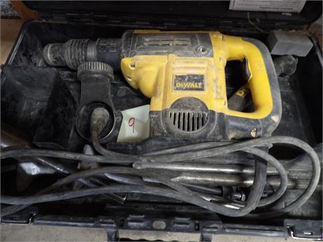 DEWALT ROTARY HAMMER W / BITS