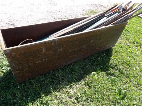 WOOD BOX ( ROLL AROUND ) W / ETC POST & YARD TOOLS