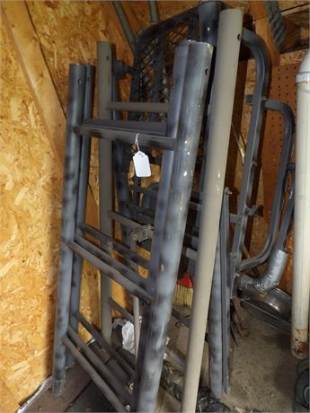 LADDER STAND
