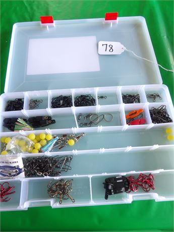 PLASTIC ORGANIZER W / SINKERS - HOOKS