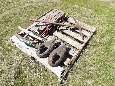 VINTAGE SLED - DUCK DECOYS