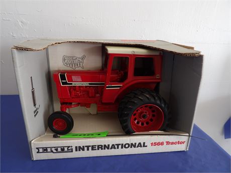INTERNATIONAL 1566 TRACTOR ( SPECIAL EDITION )