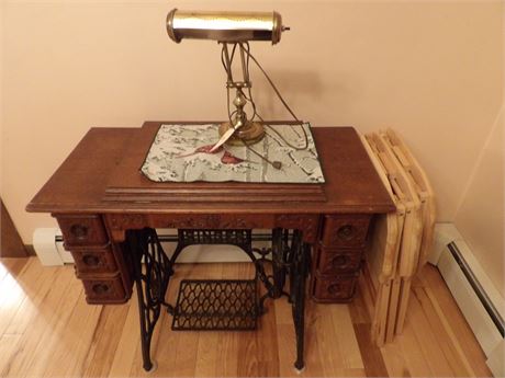 SEWING MACHINE - TV TRAYS