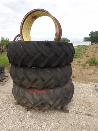 REAR TRACTOR TIRES W/ RIMS