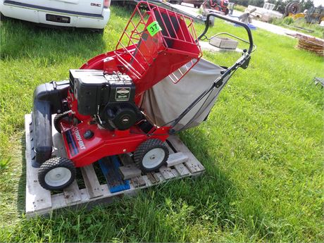 TROY BILT CHIPPER/VAC 8 HP ( RUNS )