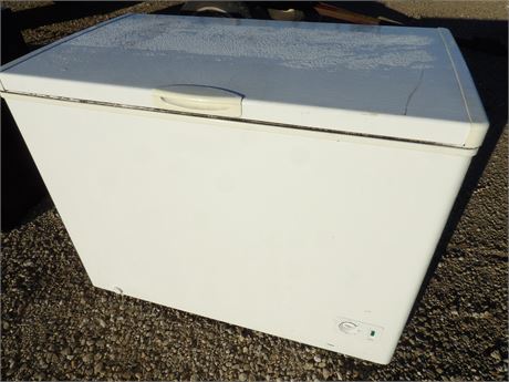10.6 CU FT. CHEST FREEZER