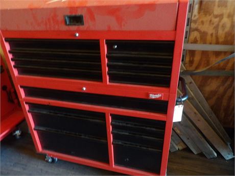 MILWAUKEE STEEL TOOL STORAGE CABINET