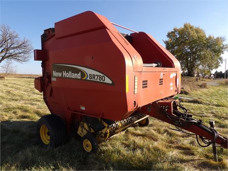 BR780 ROUND BALER