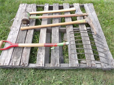 YARD TOOLS - FORK - SLEDGE - PICK ETC