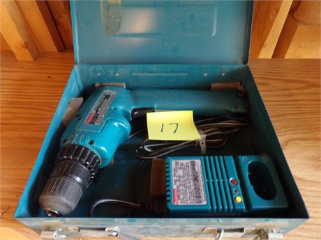 MAKITA DRILL W / CHARGER ( D )