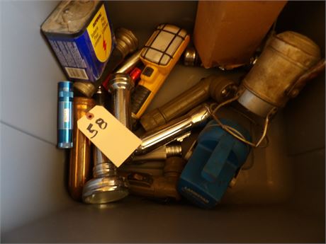1 TOTE VARIETY OLD FLASH LIGHTS
