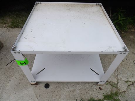 METAL STAND 20"Hx28"x28"