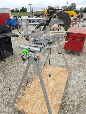 DEWALT SLIDING MITER SAW W / STAND