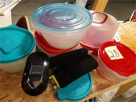 ASSORTMENT OF RUBBERMAID CONTAINERS