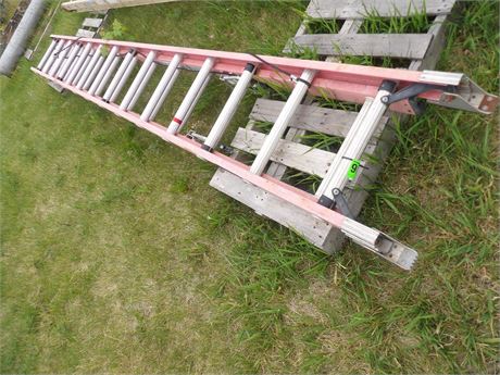 WERNER 28' EXT LADDER