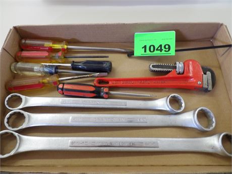 SCREWDRIVERS - HEAVY DUTY 10" WRENCH - CRAFTSMAN WRENCHES
