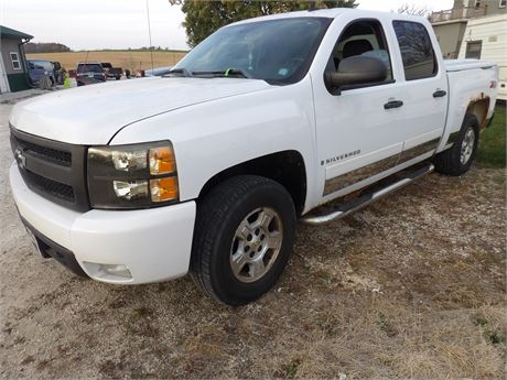 2008 CHEVY SILVERADO Z71 4x4 - HAS TITLE