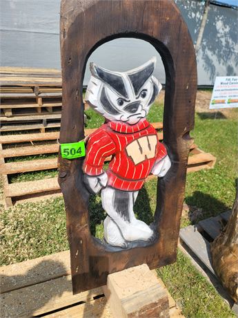 WISCONSIN BADGER CHAINSAW WOOD CARVING ( APPROX. 21"x46" )