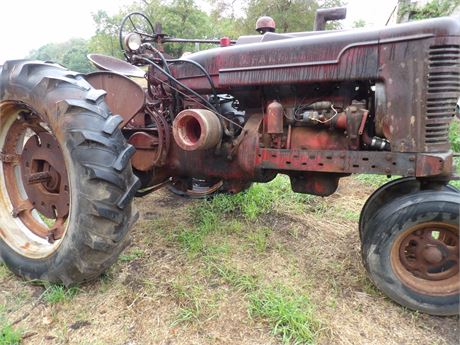 FARMALL " M " PARTS TRACTOR - ENGINE TIGHT