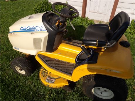 CUB CADET 2135 RIDER ( RUNS )