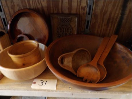 ASSORTMENT OF WOOD ITEMS