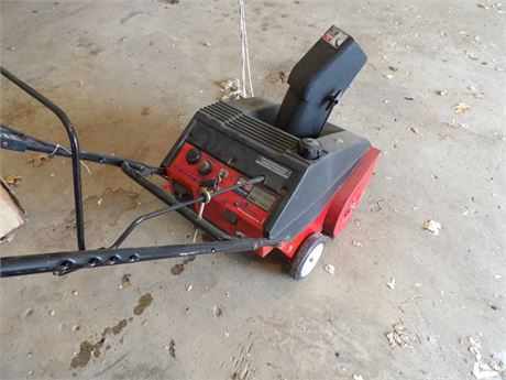 MTD GAS SNOWBLOWER