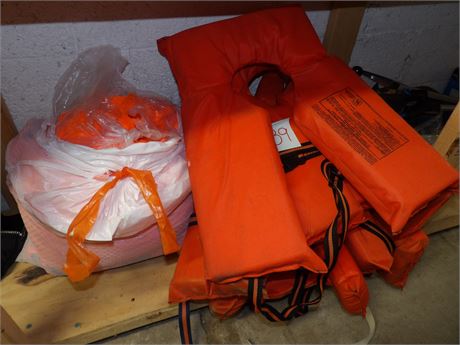 HUNTING CLOTHING - LARGE ASSORTMENT OF LIFEJACKETS