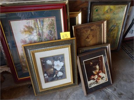 ASSORTMENT OF PICTURES W / FRAMES