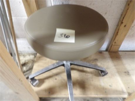 ROLL AROUND STOOL