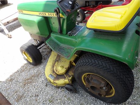 JOHN DEERE 300 RIDER 12 HP - HYDRAULIC - 48" CUT