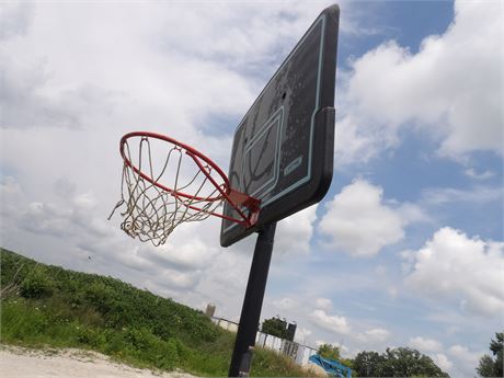 BASKETBALL HOOP
