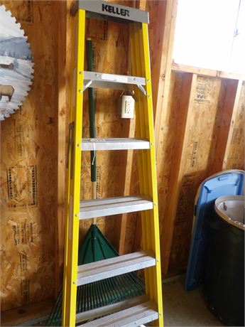 RAKE - 5' KELLER STEP LADDER