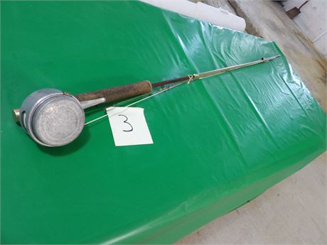 VINTAGE FLY REEL W / POLE