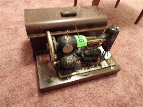 WESTINGHOUSE SEWING MACHINE W / CASE