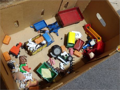 ASSORTMENT OF FARM TOYS - ANIMALS