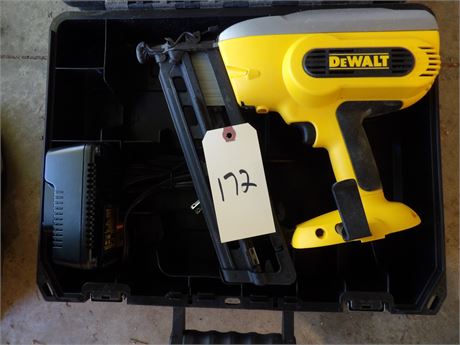 DEWALT 16 GAUGE NAILER  ( NO BATTERY )