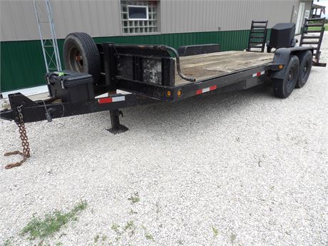 HEAVY DUTY TANDEM AXLE TRAILER W / RAMPS