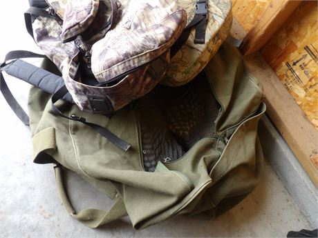 ROCKY BACKPACK - TURKEY DECOYS  W/ BAG