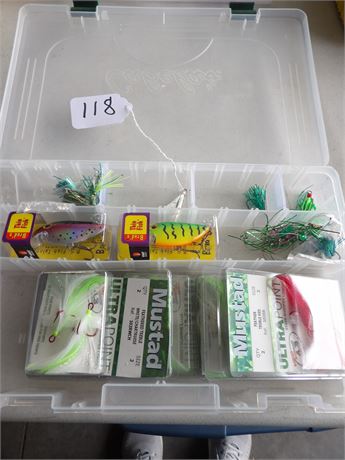 TREBLE HOOK LURES W / PLASTIC ORGANIZER