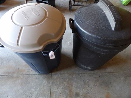 GARBAGE CANS W / COVERS ( 2 )