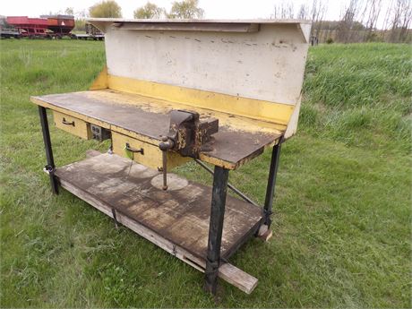 HEAVY DUTY STEEL WORK BENCH W / VISE