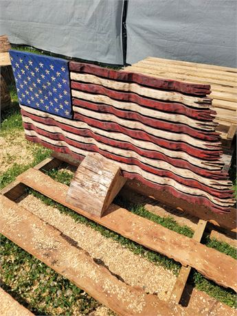 AMERICAN FLAG CHAINSAW WOOD CARVING ( APPROX. 21"x45" )