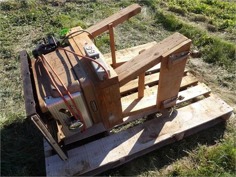 CRAFTSMAN TABLE SAW W / STAND