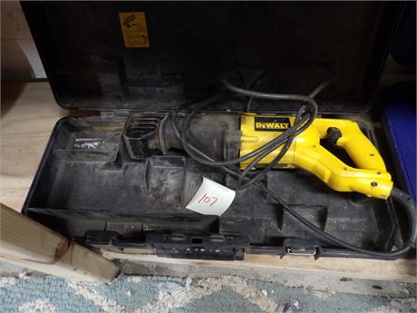 DEWALT SAWZALL W / CASE