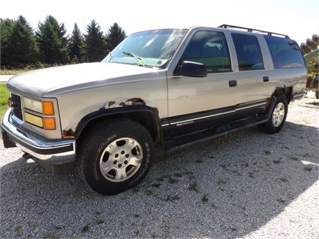 1999 GMC SUBURBAN 1500 SLE - SHOWING 251,673 MILES - 5.7 L - SEE DESCRIPTION