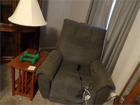 END TABLE W / LAMP - LIFT CHAIR